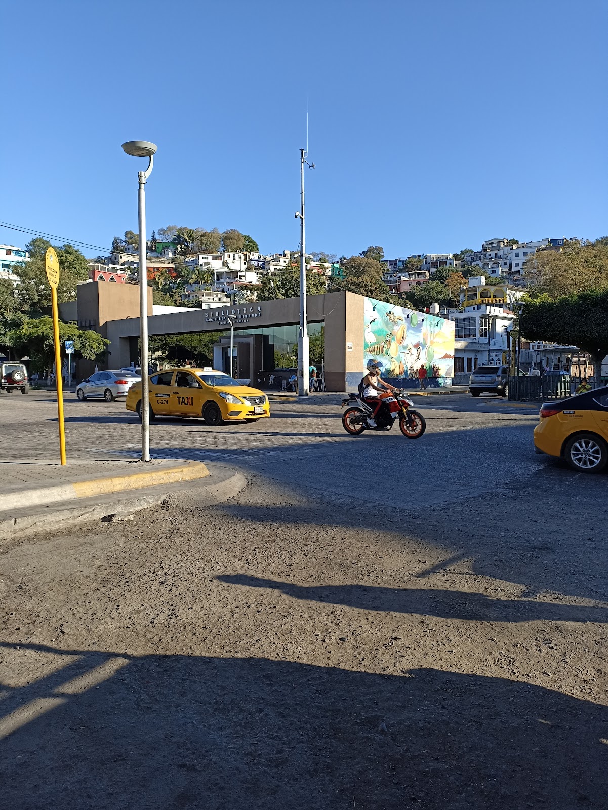 Biblioteca Pública Julia Piza Miranda