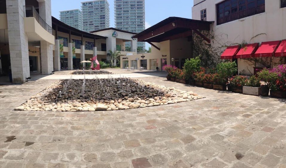 Plaza Península Puerto Vallarta