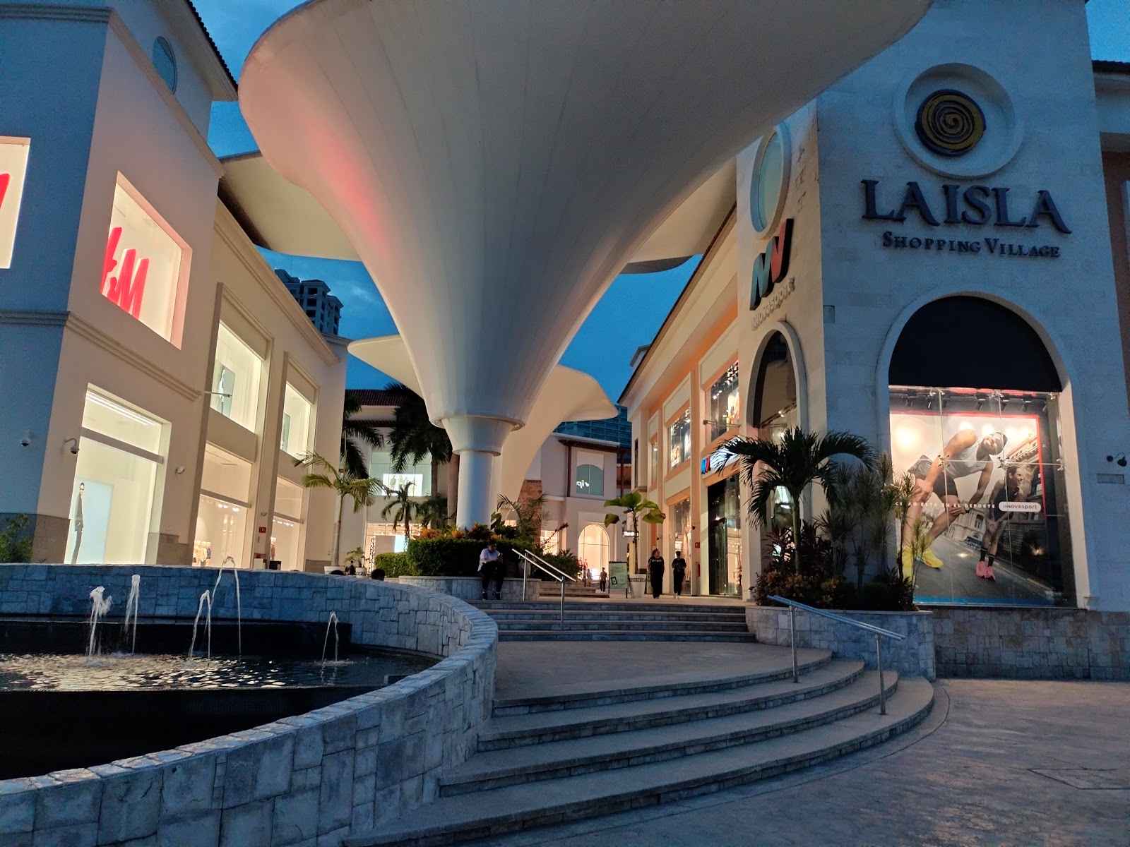 La Isla Shopping Village