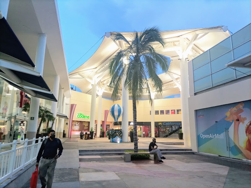 Centro Comercial "Outlet,"