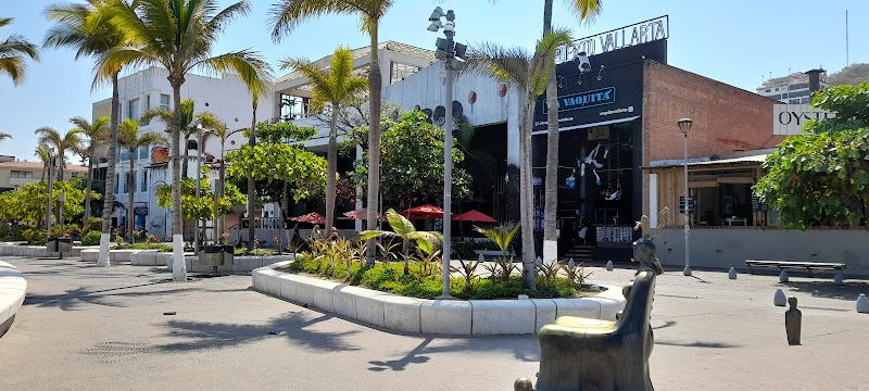 Mercado De Artesanias Malecón 2